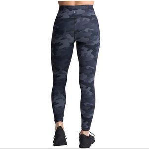 Lolë army pattern leggings nwt size small